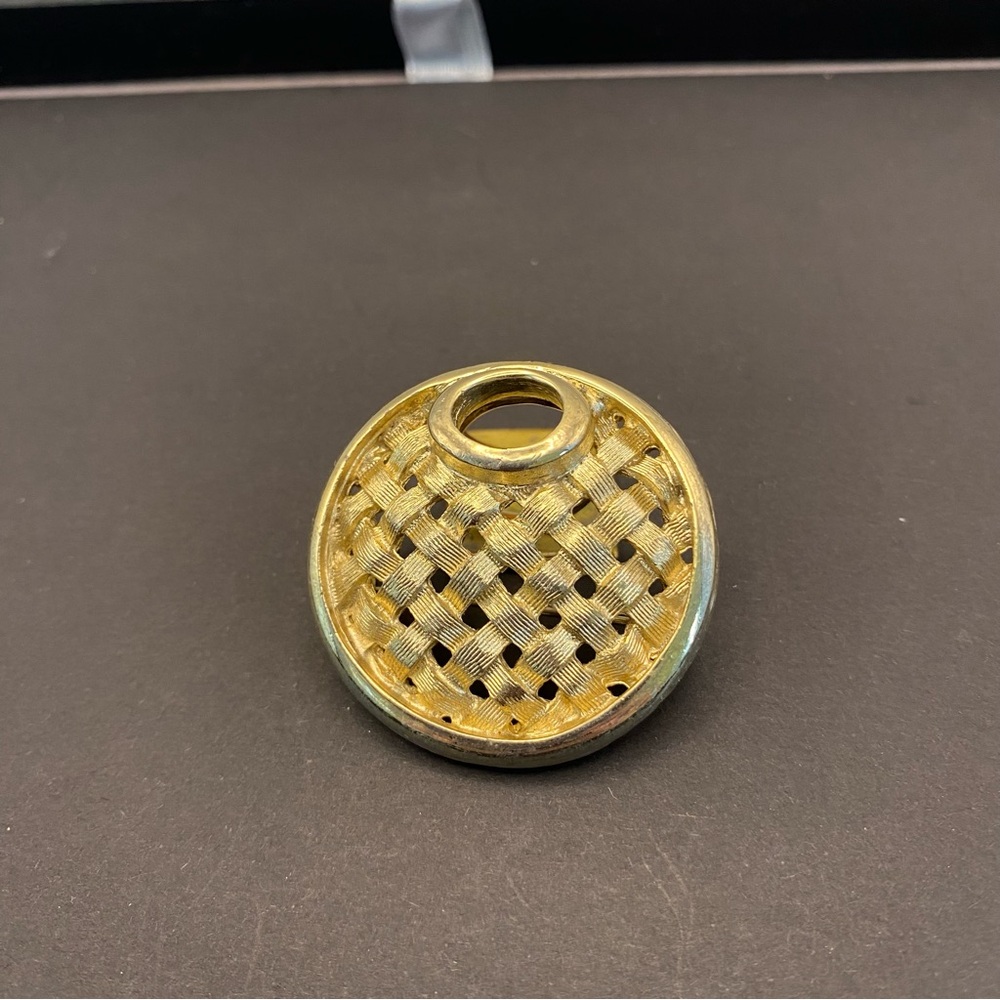 Sarah Coventry Round Woven Pattern gold tone brooch